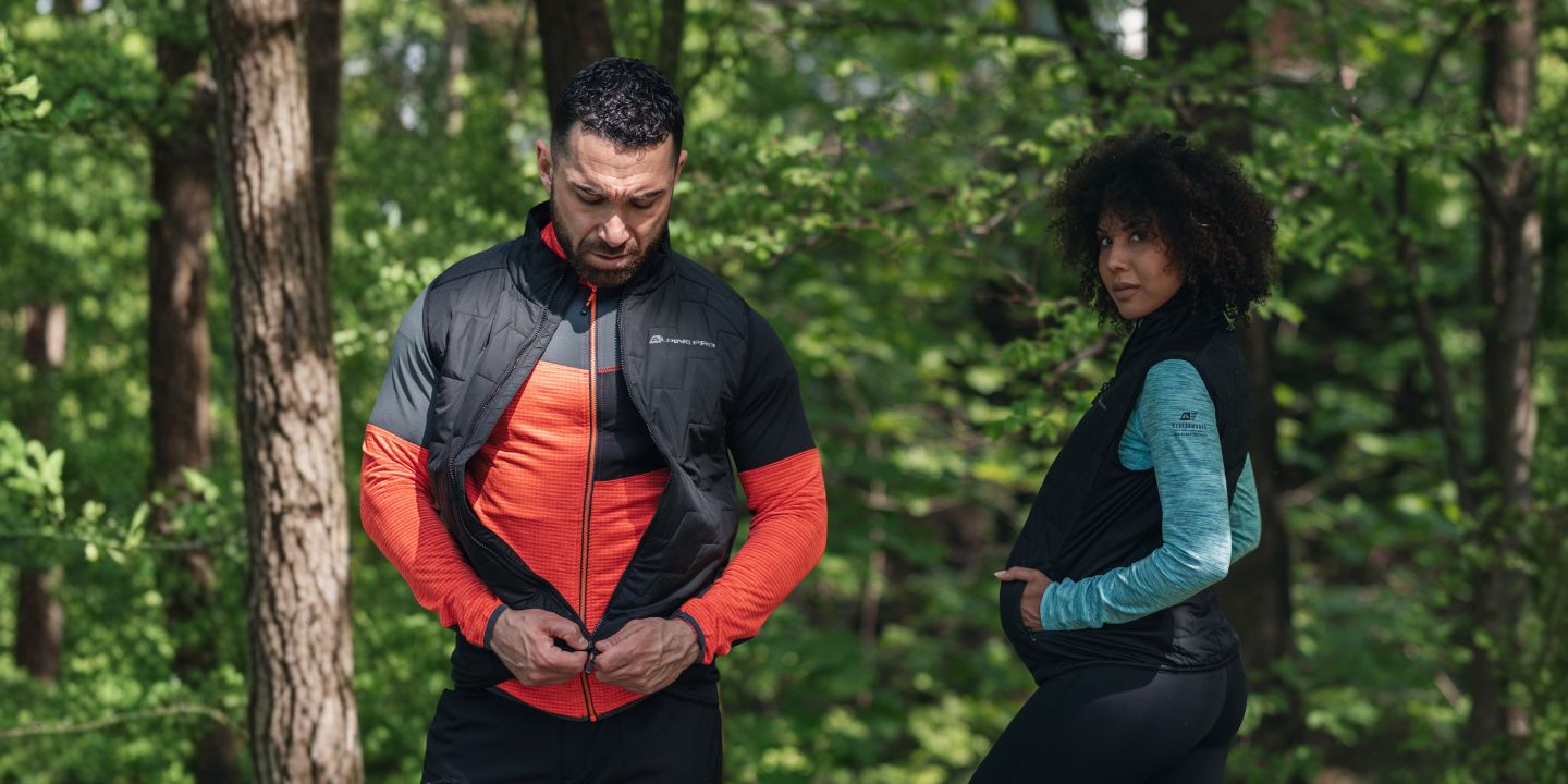 Bluza czy polar – czym się różnią i co lepiej sprawdza się w terenie?